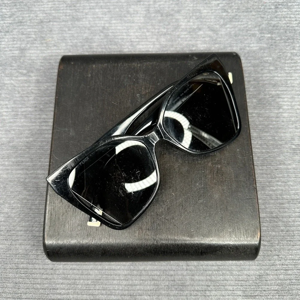 Fendi FE40010U 01A Black Cat Eye Sunglasses Made in Italy Dark Grey Lenses
